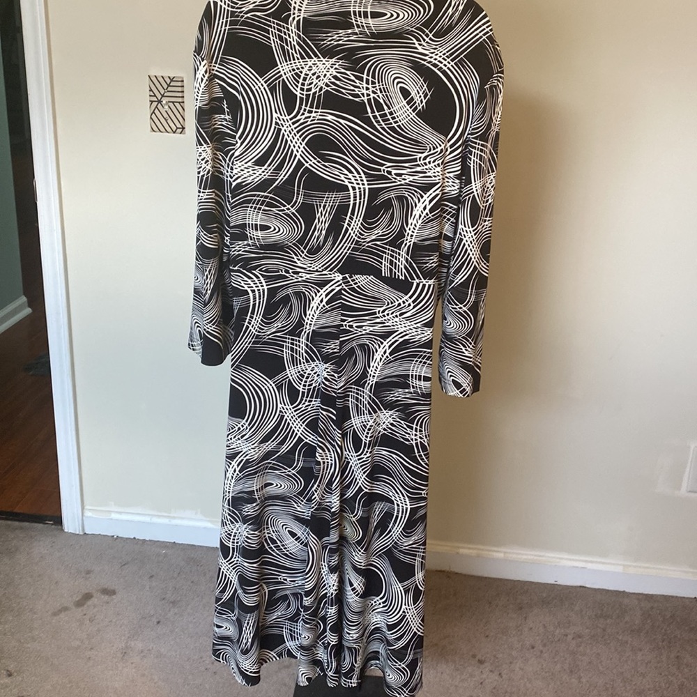 PRE-OWNED WOMEN’S ISADORA COLLECTION, BLACK & WHITE SHEATH DRESS - Picture 11 of 12